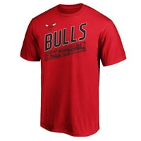Машки фанатици брендирани со црвени чикаго бикови ангажираат маица за издигнување